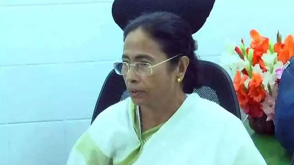 Mamata Banerjee meets Opposition MPs, backs anti-BJP front ahead of 2019 polls