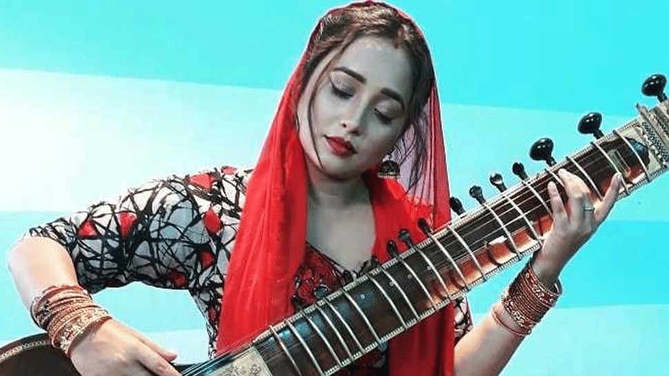 Bhojpuri siren Rani Chatterjee&#039;s first music video I Love You unveiled - Watch