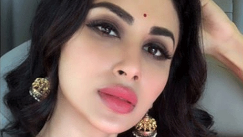 Mouni Roy Looks Resplendent In Red Saree See Drool Worthy Pics People News Zee News Roy recently enjoyed an evening with her friends. red saree see drool worthy pics