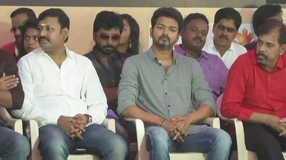 Actors Vijay, Nassar protest in Chennai over Tamil Nadu-Karnataka Cauvery water issue Actors Vijay, Nassar protest in Chennai over Tamil Nadu-Karnataka Cauvery water issue
