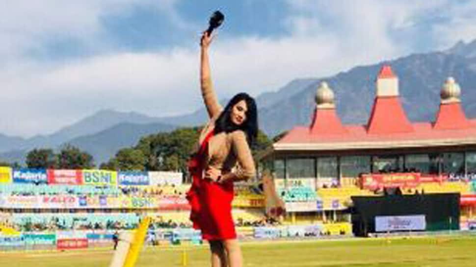 Fan asked Mayanti Langer for dinner date - Check out her response