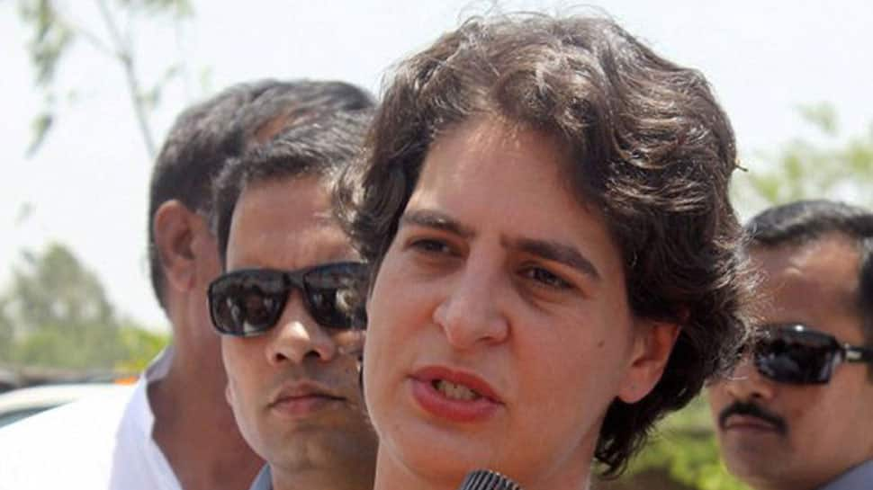 Priyanka gets shoved at Rahul Gandhi&#039;s midnight march