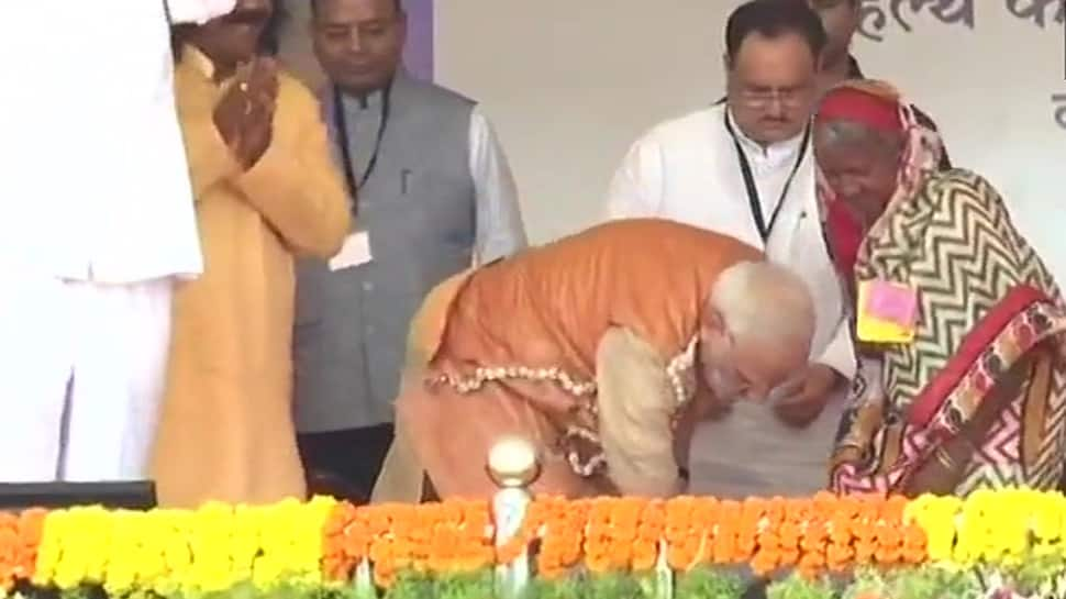 PM Narendra Modi gifts pair of slippers to a tribal woman in Bijapur - Watch