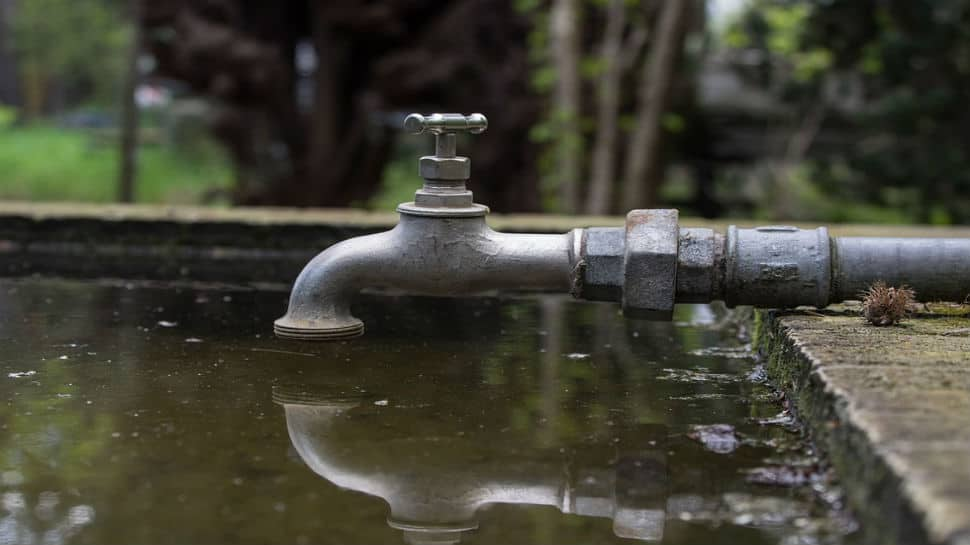 Despite scarcity, Kanpur road gets clogged with overflowing water