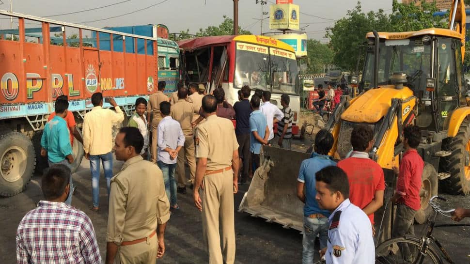 Four critically injured after truck rams into bus in Lucknow