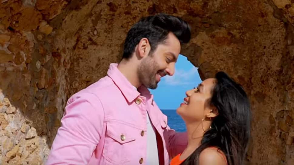 Neha Kakkar and Himansh Kohli&#039;s &#039;Oh Humsafar&#039; song is perfect for lovers—Watch