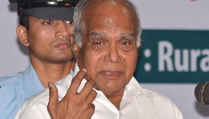 Tamil Nadu Governor apologises, says patted journo&#039;s cheek considering her as my granddaughter