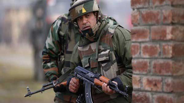 Army jawan injured in J&amp;K&#039;s Pulwama, encounter underway