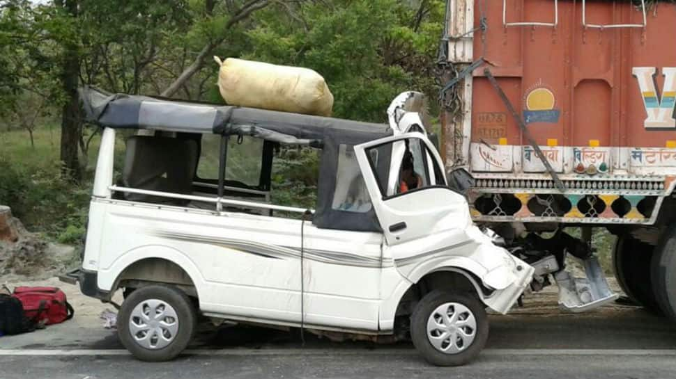 Shocking photo: Mini van rams into stationary truck, nine dead