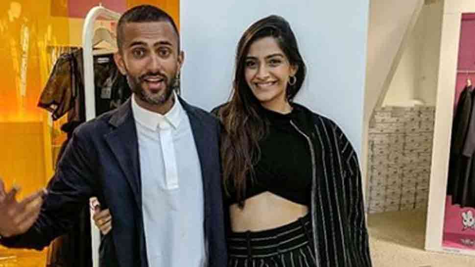 Anil Kapoor&#039;s house gets all decked up for Sonam Kapoor-Anand Ahuja&#039;s wedding — Watch video