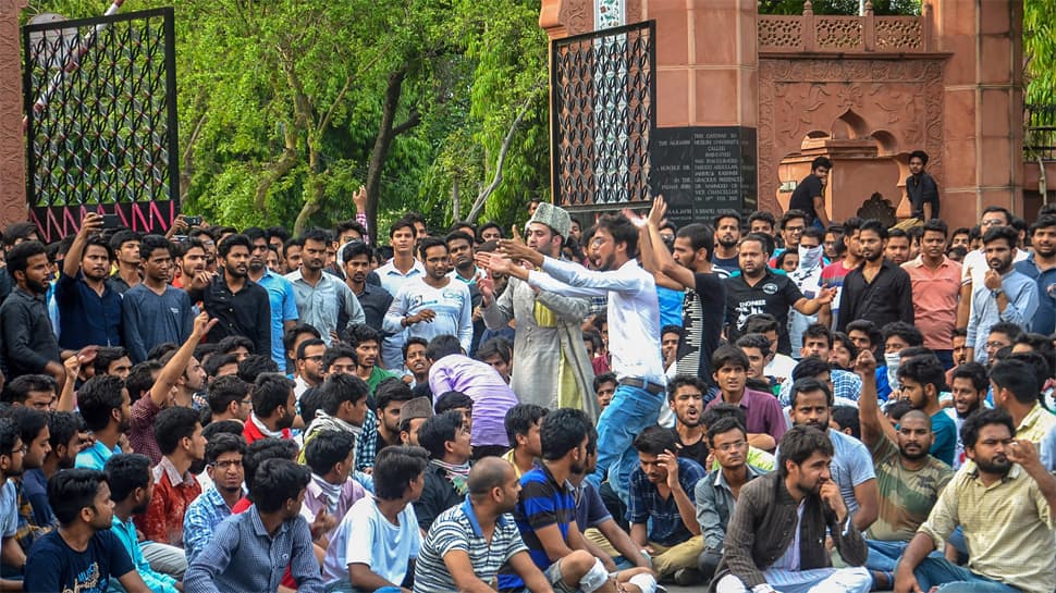 Protests grow at AMU over Jinnah portrait controversy as students from JNU, Jamia, Allahabad University join Protests grow at AMU over Jinnah portrait controversy as students from JNU, Jamia, Allahabad University join