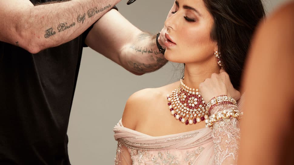 Katrina Kaif Looks Breathtakingly Beautiful In These Bts Pics Of Kalyan Jewellers Photoshoot People News Zee News Katrina kaif inaugurated kalyan jewellers store in delhi wearing a blue embroidered saree by tarun tahiliani. katrina kaif looks breathtakingly
