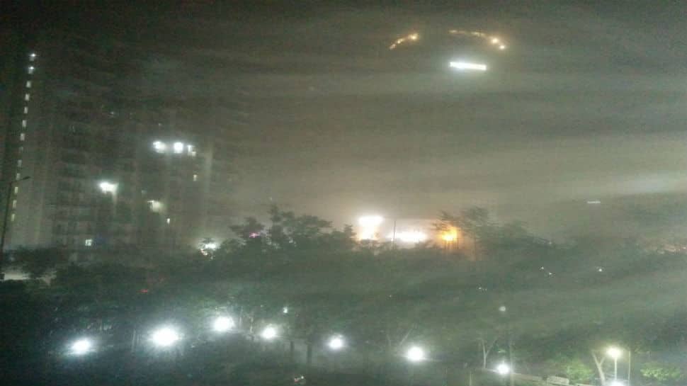 Dust storm lashes Delhi and adjoining areas of NCR, emergency services put on alert