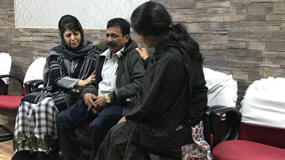 Tourist from Tamil Nadu killed in stone-pelting incident in J&amp;K; Mehbooba Mufti says &#039;my head hangs in shame&#039;