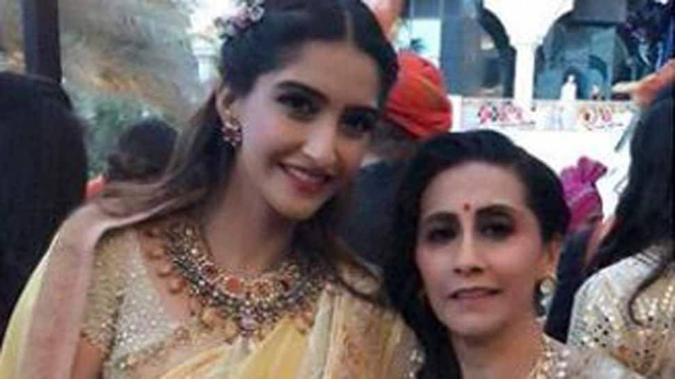 Sunita Kapoor&#039;s dance with Sonam Kapoor and son-in-law Anand Ahuja is unmissable- Watch