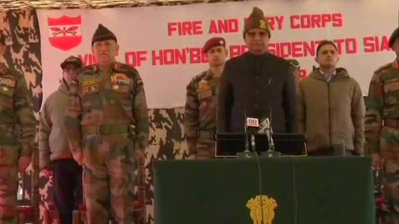 President Ram Nath Kovind visits Army base camp in Siachen - world&#039;s highest battlefield 