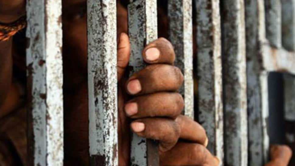 SC worried about overcrowding in prisons, asks HCs to look into issue