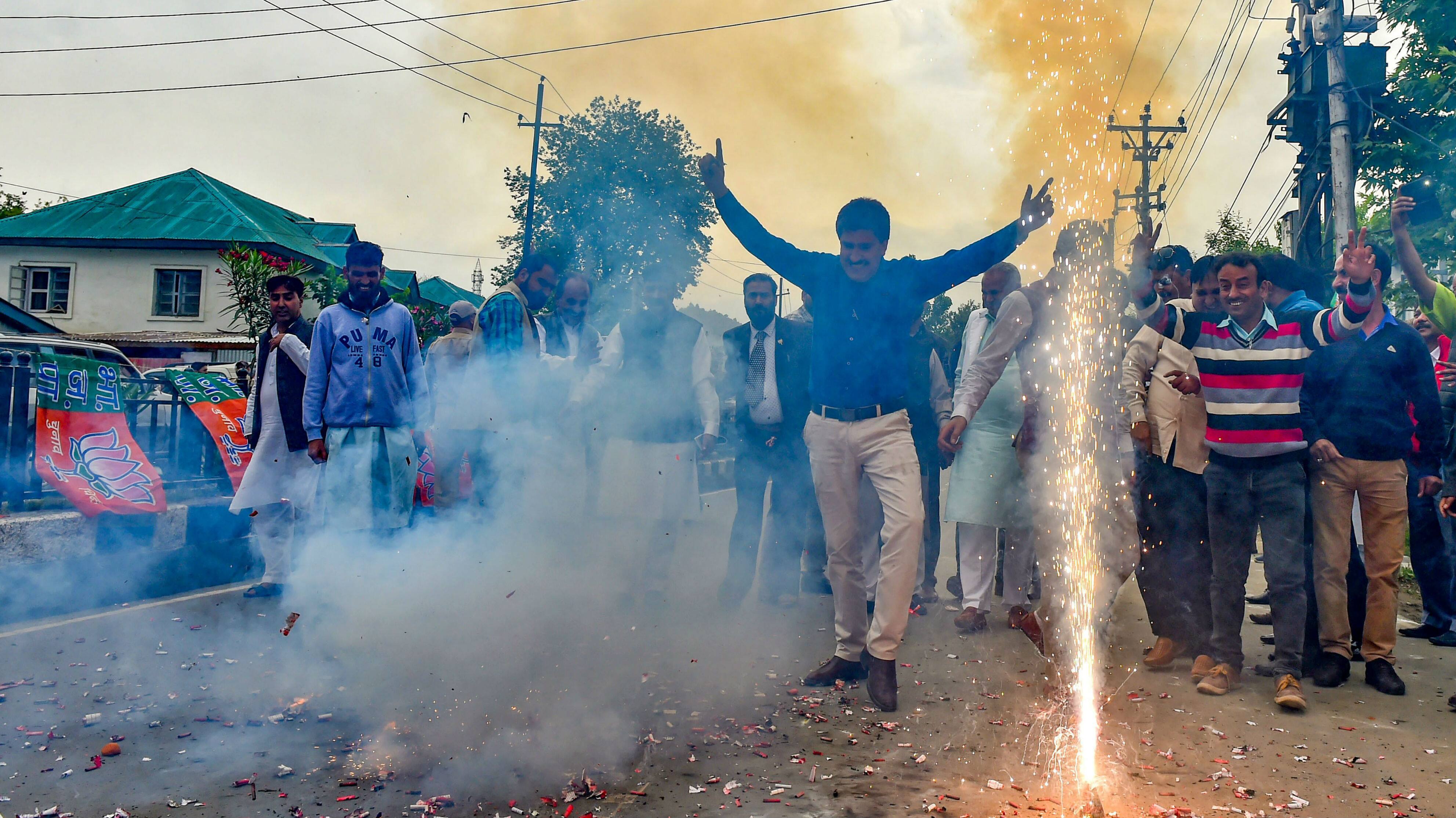 BJP takes top spot in Karnataka Assembly, but behind Congress in vote share