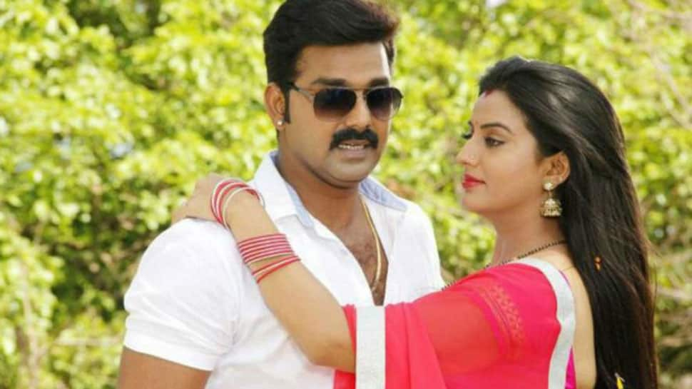 Bhojpuri power star Pawan Singh and Akshara Singh will set the screen on fire with &#039;Mental Raja&#039;—Poster out