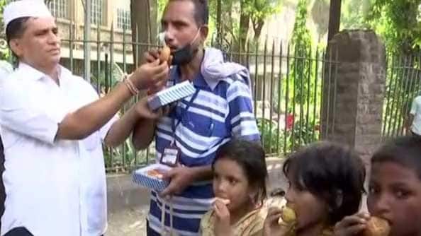 &#039;Dabbawalas&#039; celebrate Royal Wedding, distribute sweets to patients