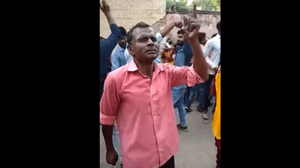 This man&#039;s &#039;dance&#039; moves will make you go ROFL- Watch hilarious video