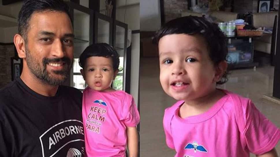 MS Dhoni&#039;s daughter Ziva&#039;s stern warning to photographer is breaking the internet-Watch
