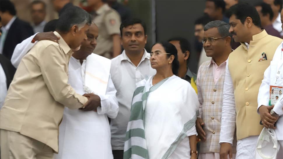 Furious Mamata Banerjee reprimands DGP Neelamani Raju for making her &#039;walk a few metres&#039;