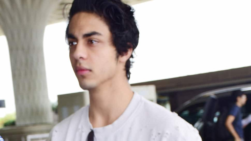 Shah Rukh Khan&#039;s son Aryan is turning out to be as dashing as his daddy cool! Pics