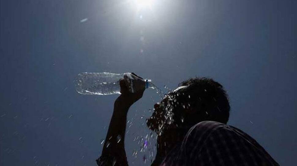 Delhi continues to reel under heat wave