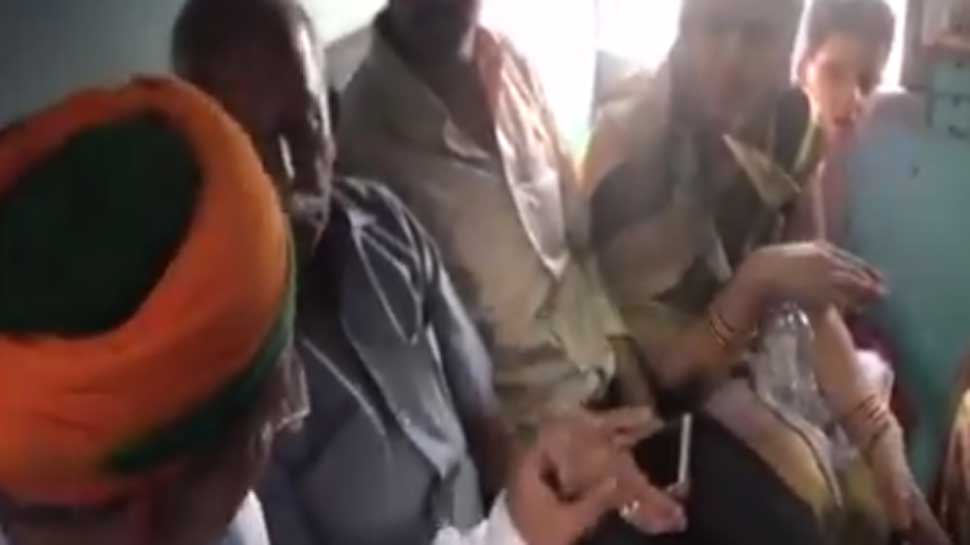 4 years of Modi government: Union minister travels in train, takes feedback from passengers