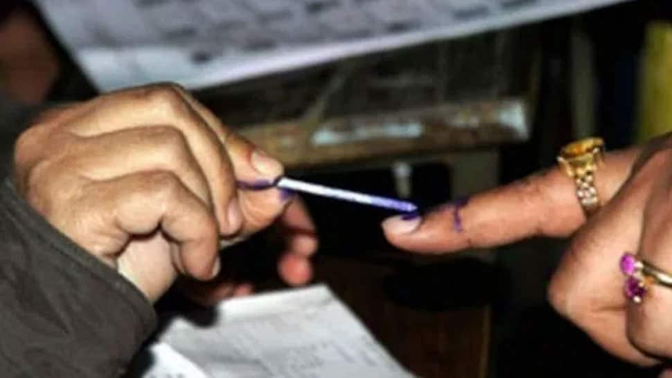 EC fights EVM allegations with &#039;heat&#039; logic as 4 Lok Sabha seats, 9 Assembly constituencies go to polls
