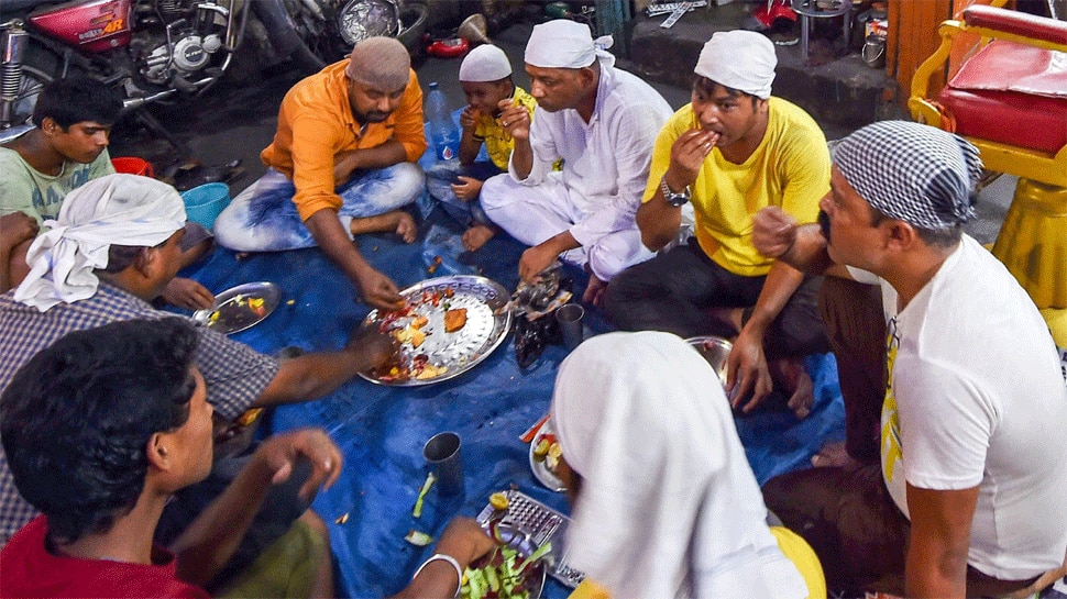 Sikh man&#039;s video waking up Muslim neighbours in Jammu and Kashmir for Sehri goes viral