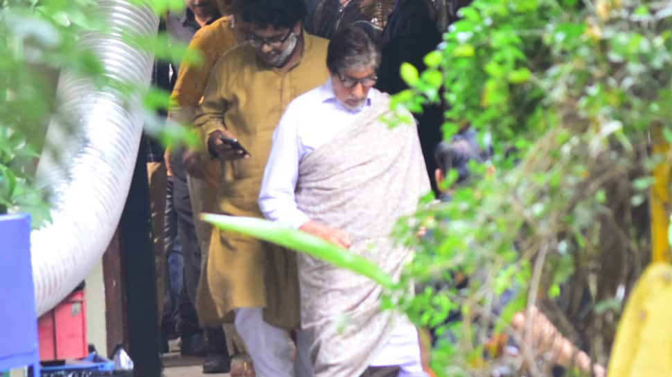 Spotted: Amitabh Bachchan shoots for an ad at Khar — See photos