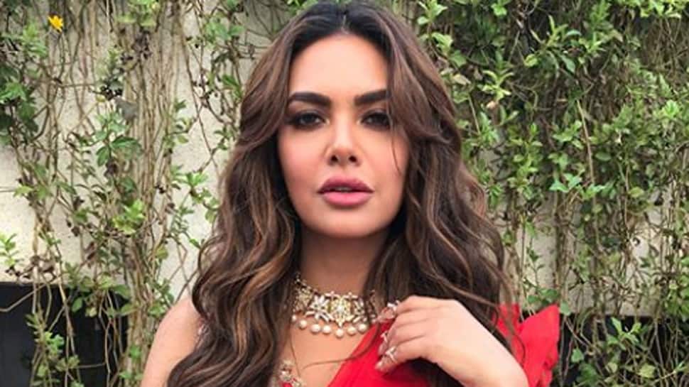 Esha Gupta&#039;s Buzz song dance video will make you have the most of TGIF feeling