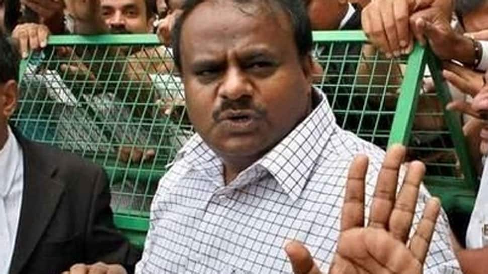 Kumaraswamy issues diktats to govt officials over new car, use of mobile phones
