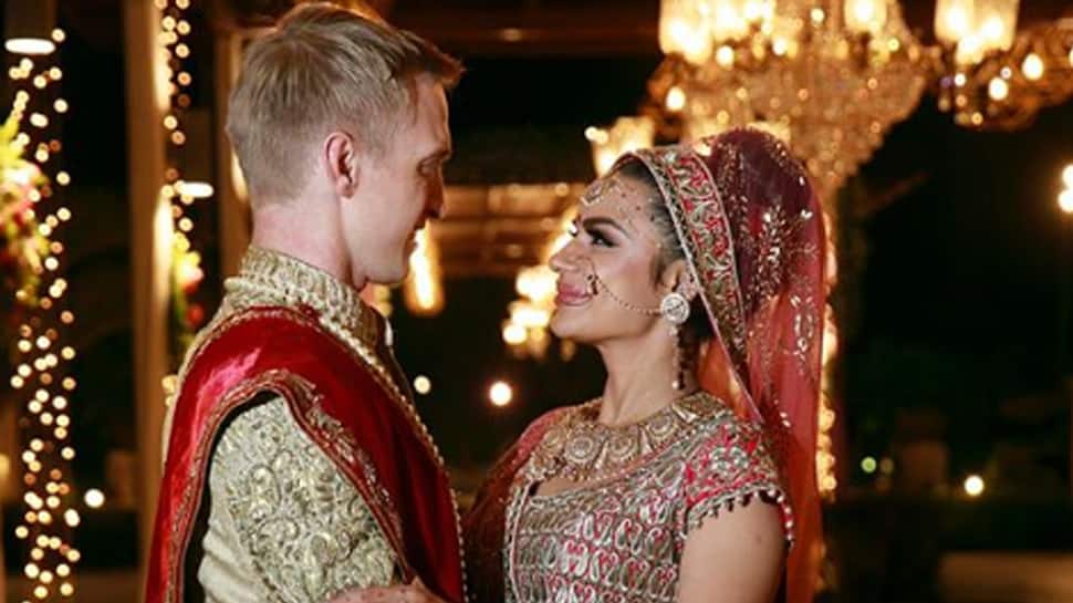 Aashka Goradia shares an adorable picture from her wedding with Brent Globe