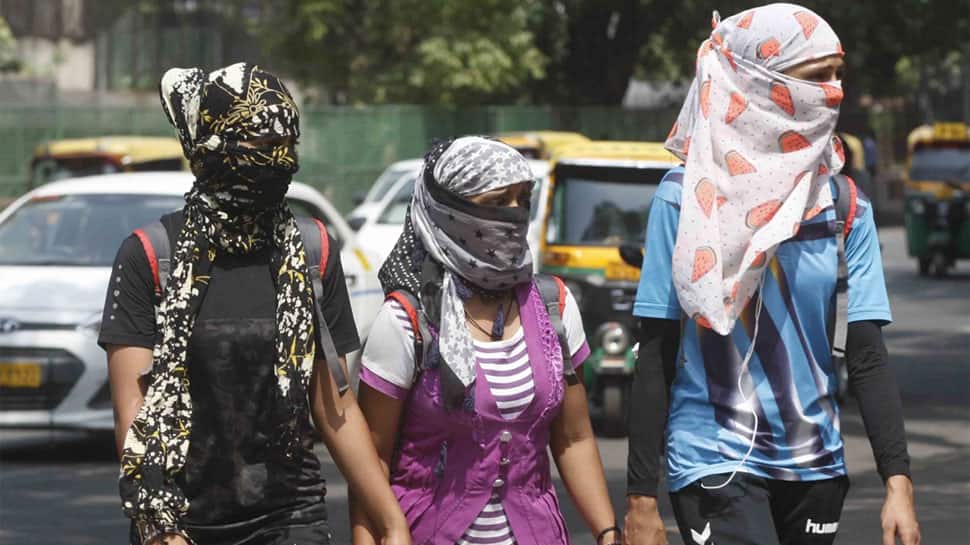 Warm conditions prevail in most parts of north India; dust storm &#039;very likely&#039; in 13 UP districts on Monday