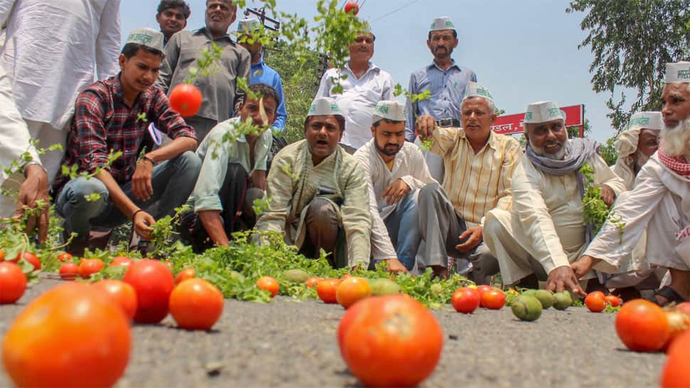 Mixed response on day four of farmers&#039; stir; prices of agricultural produce rise in some urban areas