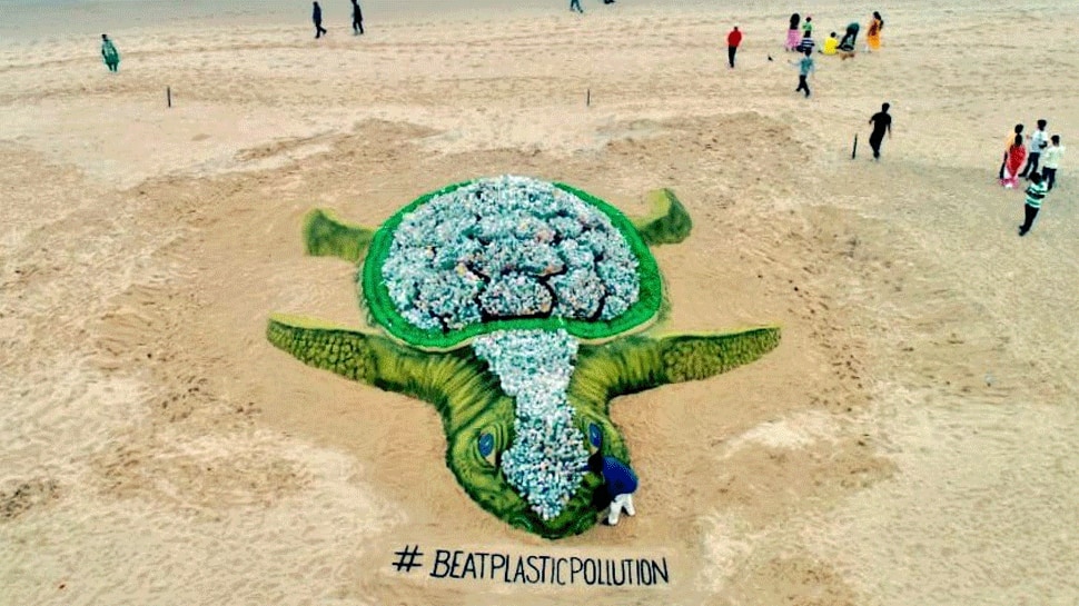 World Environment Day: Sudarsan Pattnaik&#039;s sand turtle creates awareness about plastic pollution - Watch