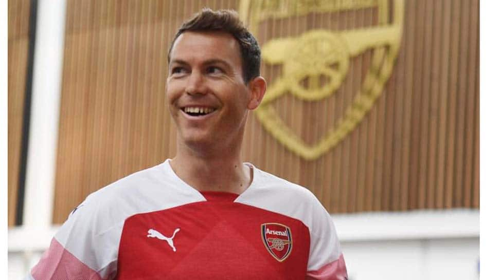  Arsenal sign Swiss defender  Stephan Lichtsteiner from Italian champions Juventus