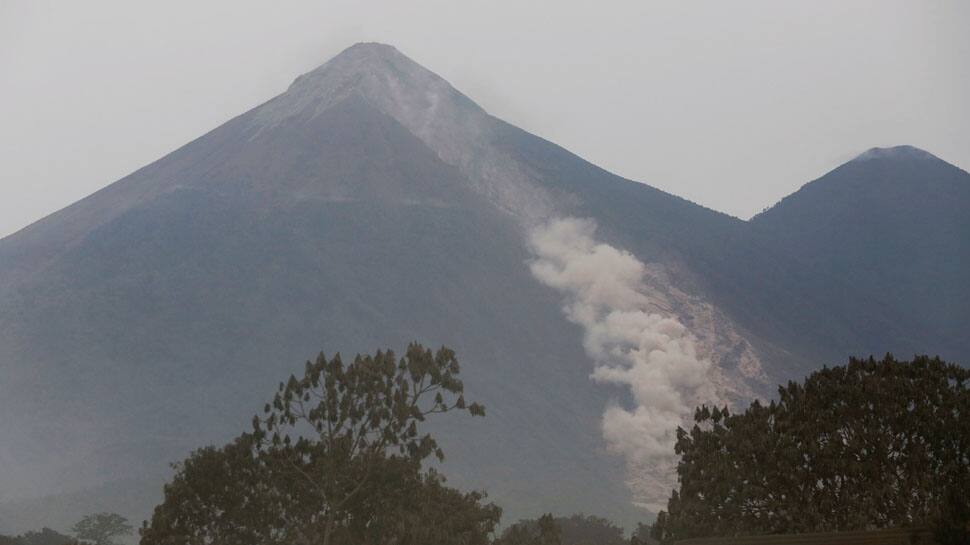 A pyroclastic flow spew by the Fuego volcano is seen from the community of San Miguel Los Lotes in Escuintla (Reuters photo)
