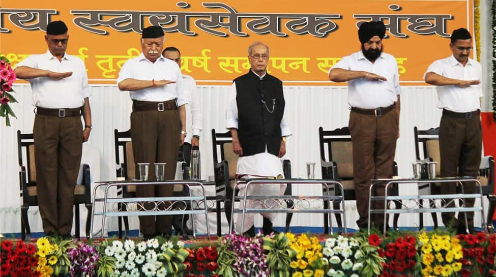 Morphed picture shows Pranab doing RSS-style salutation; daughter calls it BJP&#039;s dirty trick