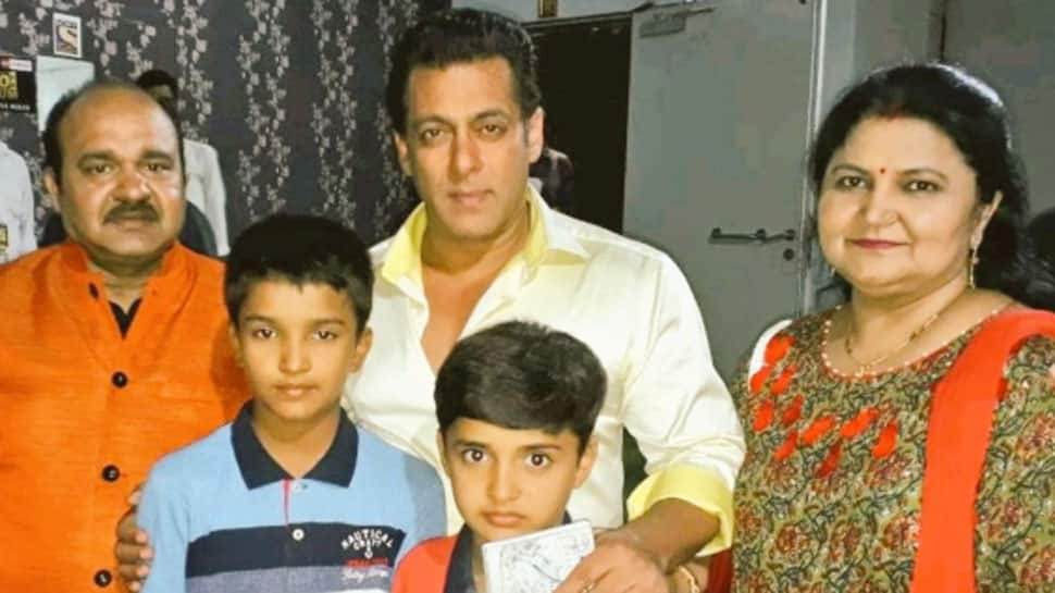 Uncle whose Govinda style dance video went viral, meets Salman Khan with family—Pics 