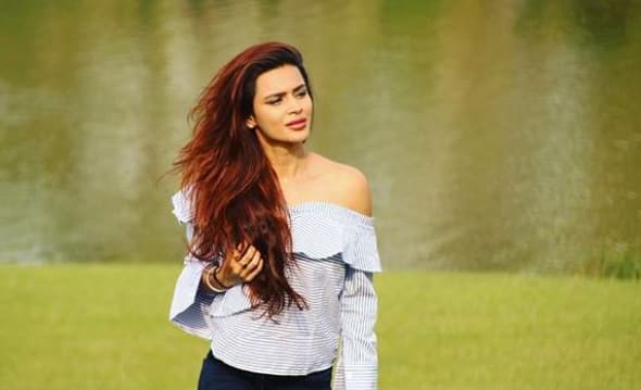 Aashka Goradia makes big revelation on Rajeev Khandelwal&#039;s talk show &#039;Juzz Baatt&#039;