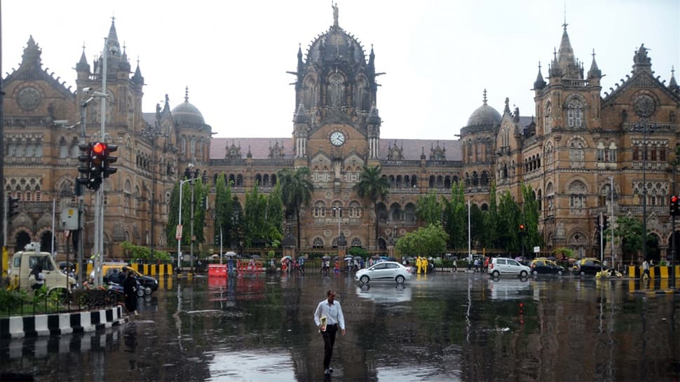 Mumbai gears up for a weekend of &#039;very heavy rain&#039;, BMC on alert