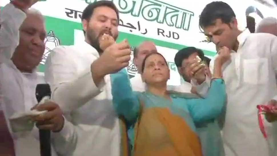 Amid rift speculations, Lalu Prasad Yadav&#039;s family celebrates RJD chief&#039;s 71st birthday