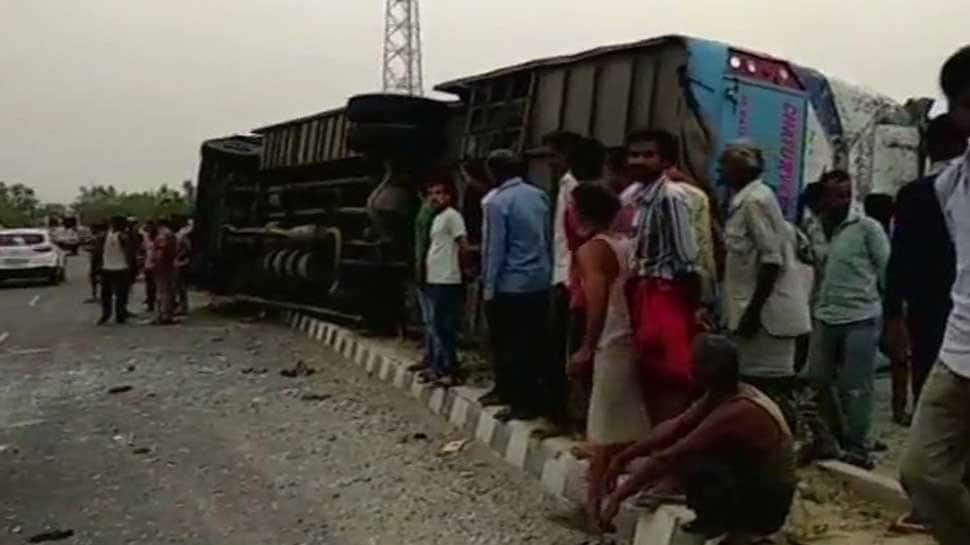 Private bus hits divider and overturns in UP&#039;s Mainpuri; 17 dead, over 35 injured