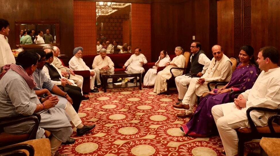 Opposition leaders, former president Pranab Mukherjee attend Rahul Gandhi&#039;s Iftar party