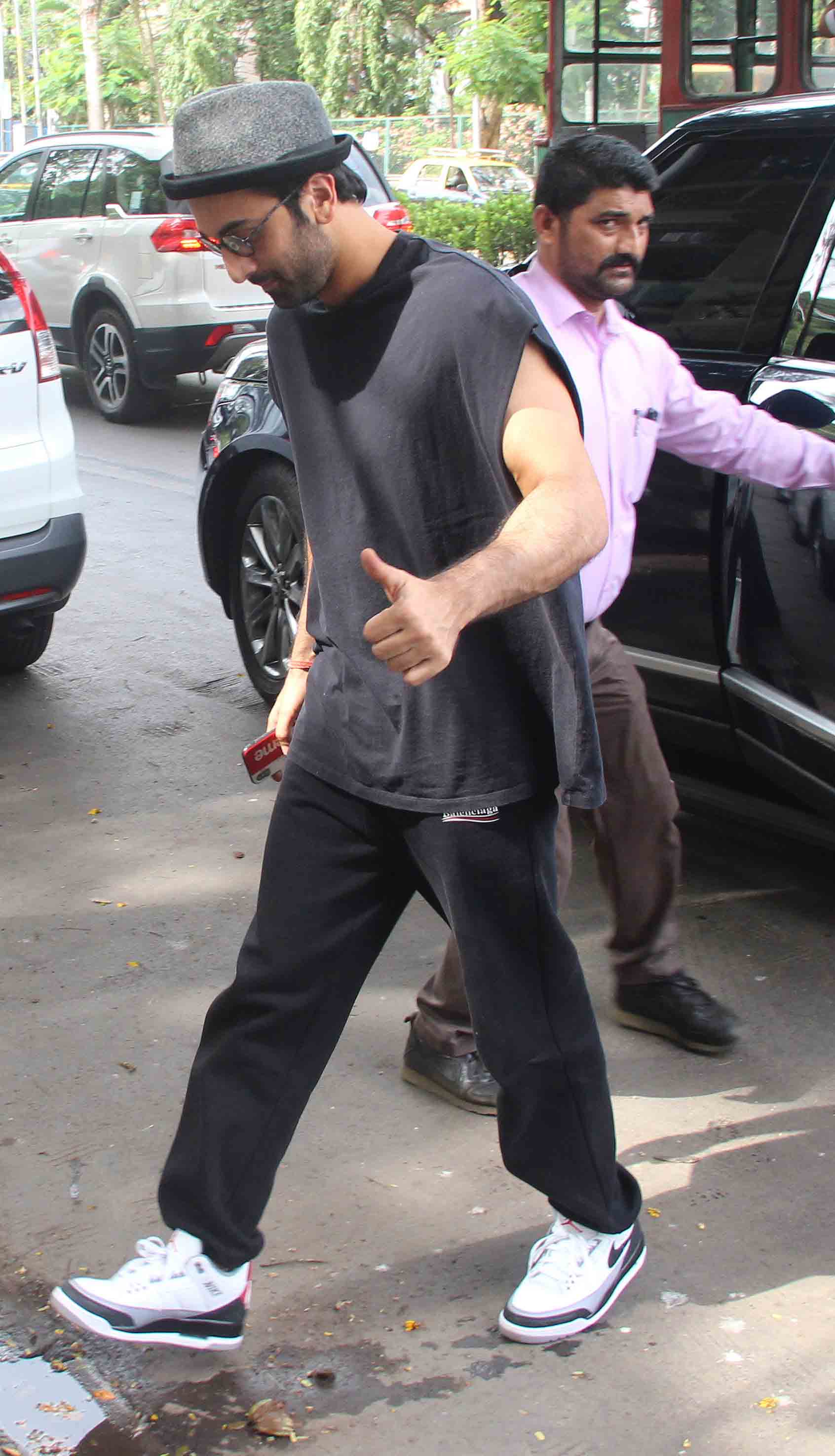 Ranbir Kapoor looks Uber cool in a beard as he gets spotted at t-series  office today. 💙 #RanbirKapoor