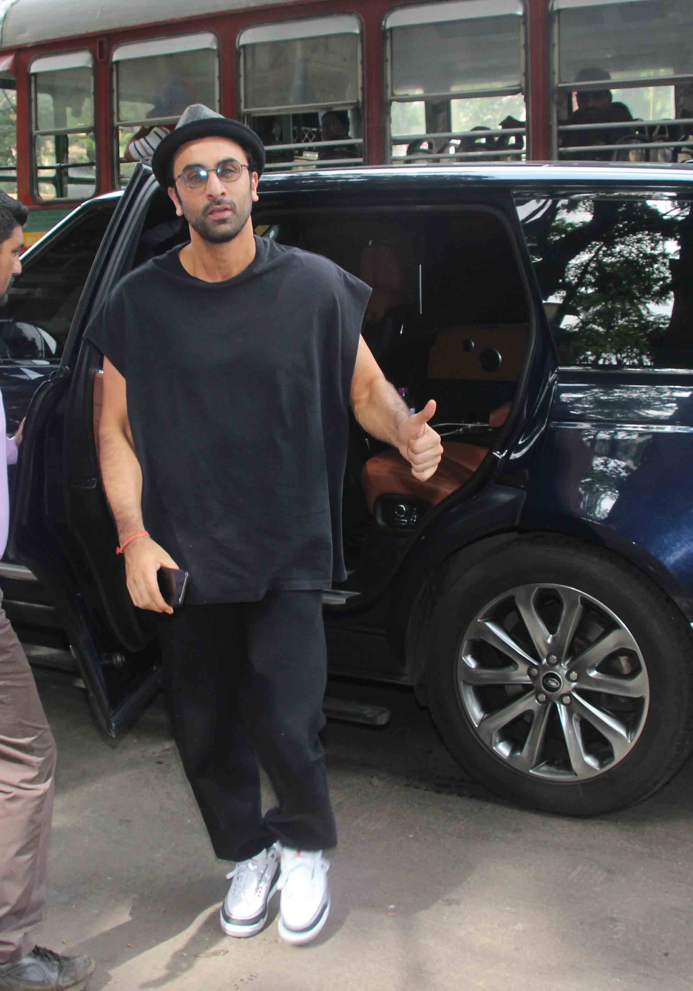 Ranbir Kapoor looks Uber cool in a beard as he gets spotted at t-series  office today. 💙 #RanbirKapoor